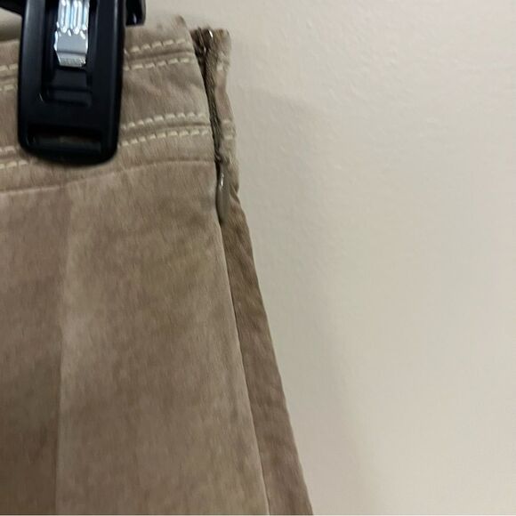 Loft NWT tan suede knee length skirt.  Size 4 - Picture 3 of 5